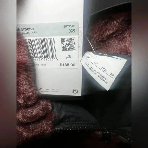 Nike womens sportswear faux fur allover print jacket in Burgundy crush size XS - Picture 4 of 4